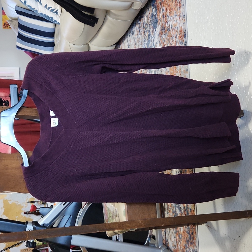 GAP V-Neck Sweater